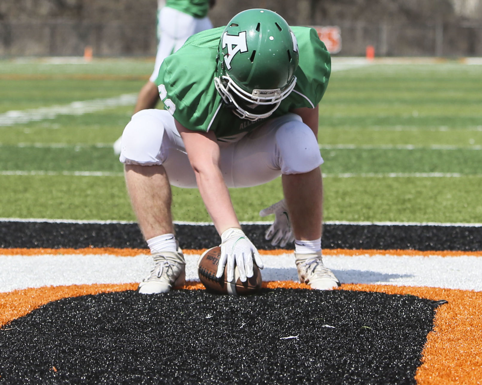 040521-qc-spt-gen-alleman-fball-25.JPG